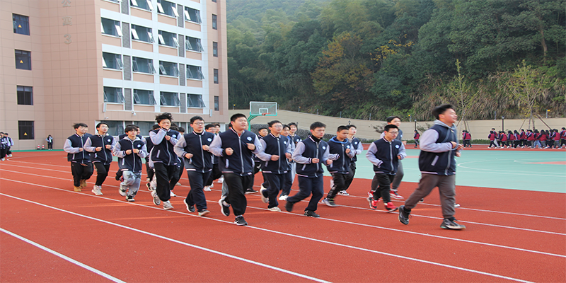 杭州润匠科技学校学生晨跑图