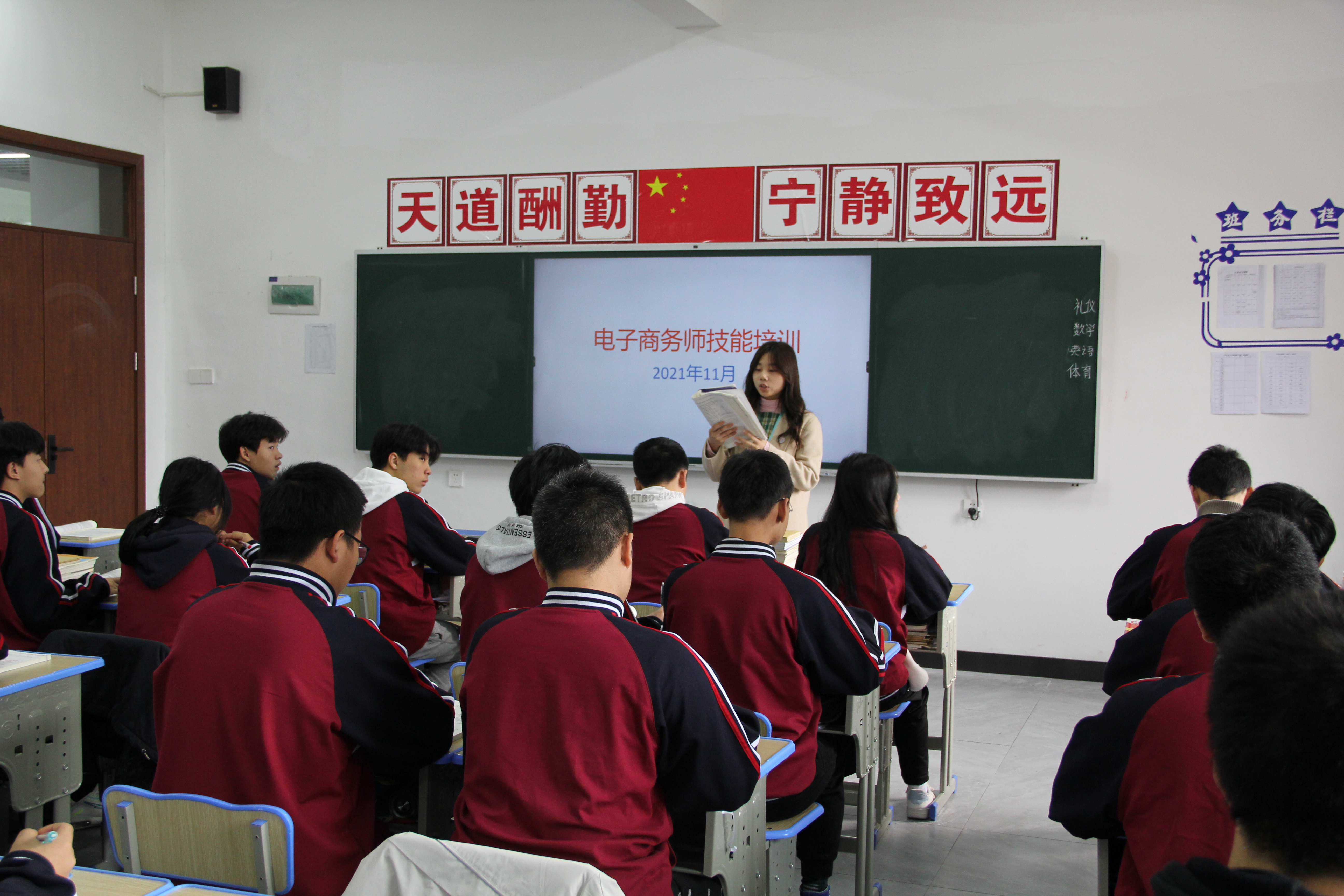 初中毕业学什么技术比较有前途