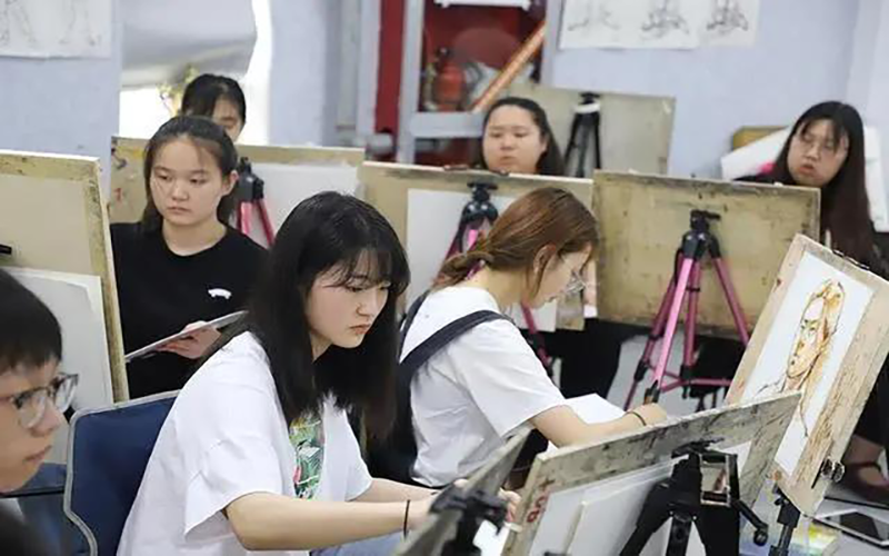 艺考集训班大概多少钱(浅析集训学艺术画画真的很烧钱吗) 艺考集训班大概多少钱(浅析集训学艺术画画真的很烧钱吗)