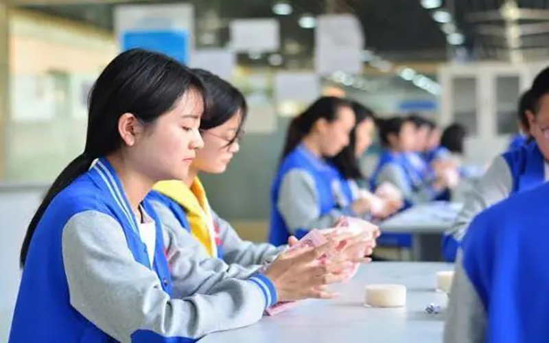 初中毕业生技校学什么？